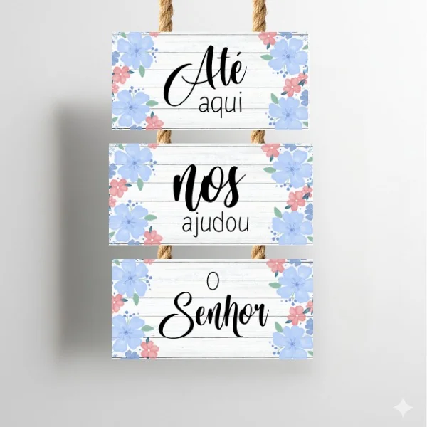 Placa Decorativa Pendente "Até Aqui Nos Ajudou o Senhor" - Decoração Cristã com Flores